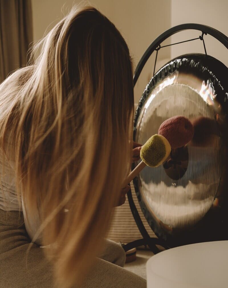 Inna Dmytrenko Private Sound Healing in Amsterdam at home